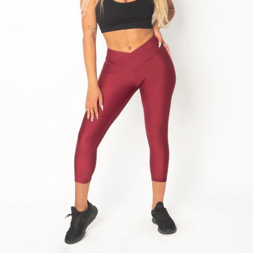 Obsession V-cut Capri Legging- Cranberry